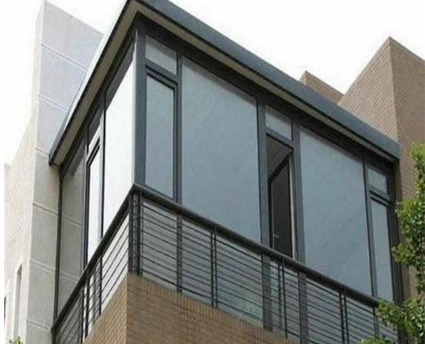 彩钢板立式旋转窗与普通塑钢窗有什么区别